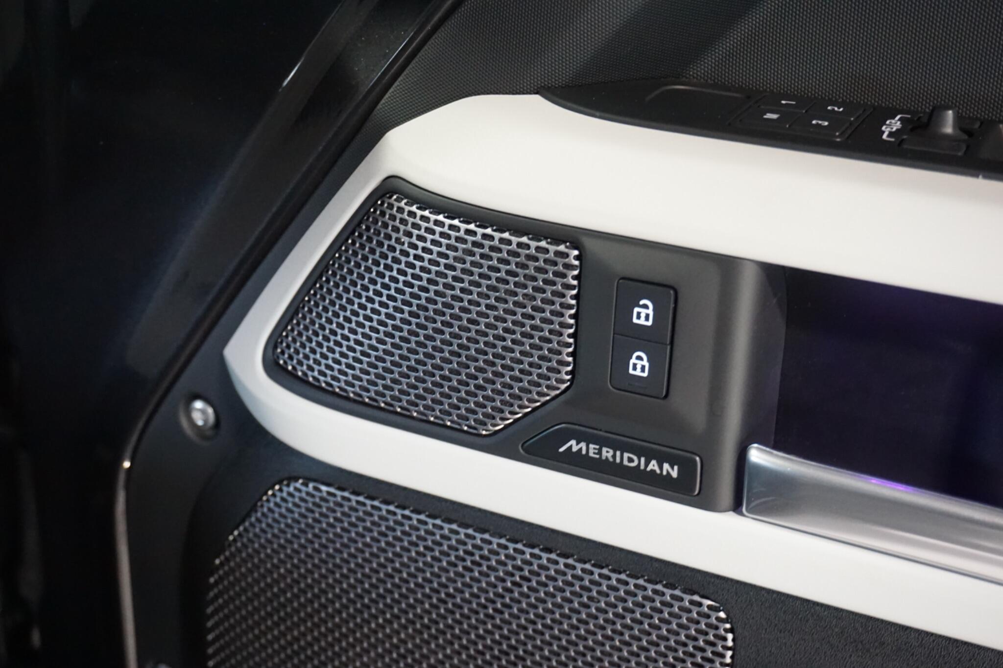 Land Rover Defender 90 3.0 D300 MHEV X-Dynamic HSE Hard Top SUV 3dr Diesel Auto 4WD SWB Euro 6 (s/s) (300 ps)